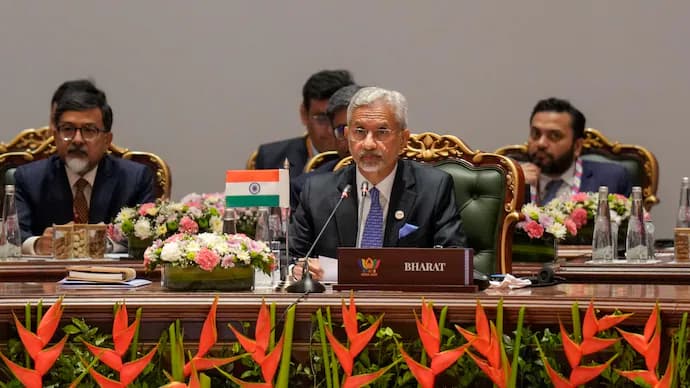 शांति टुकड़ों में नहीं हो सकती: होर्मुज और रेड सी संकट पर विदेश मंत्री एस जयशंकर का BRICS मंच से बड़ा बयान शांति टुकड़ों में नहीं हो सकती: होर्मुज और रेड सी संकट पर विदेश मंत्री एस जयशंकर का BRICS मंच से बड़ा बयान