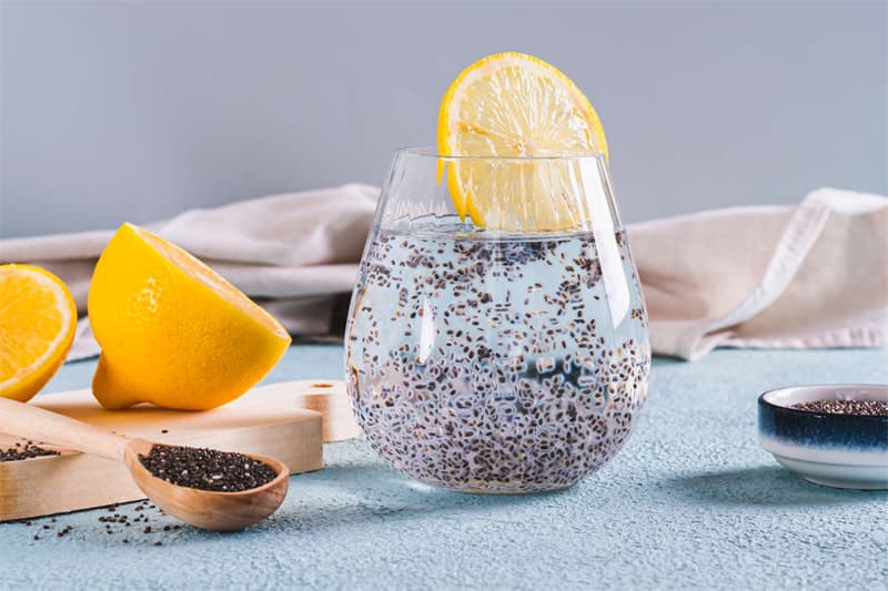 Health Tips: चिया सीड्स के साथ नींबू पानी पीना सेहत के लिए होता है बेहद फायदेमंद, जानें रोजाना पीने मिलते हैं फायदे Health Tips: चिया सीड्स के साथ नींबू पानी पीना सेहत के लिए होता है बेहद फायदेमंद, जानें रोजाना पीने मिलते हैं फायदे