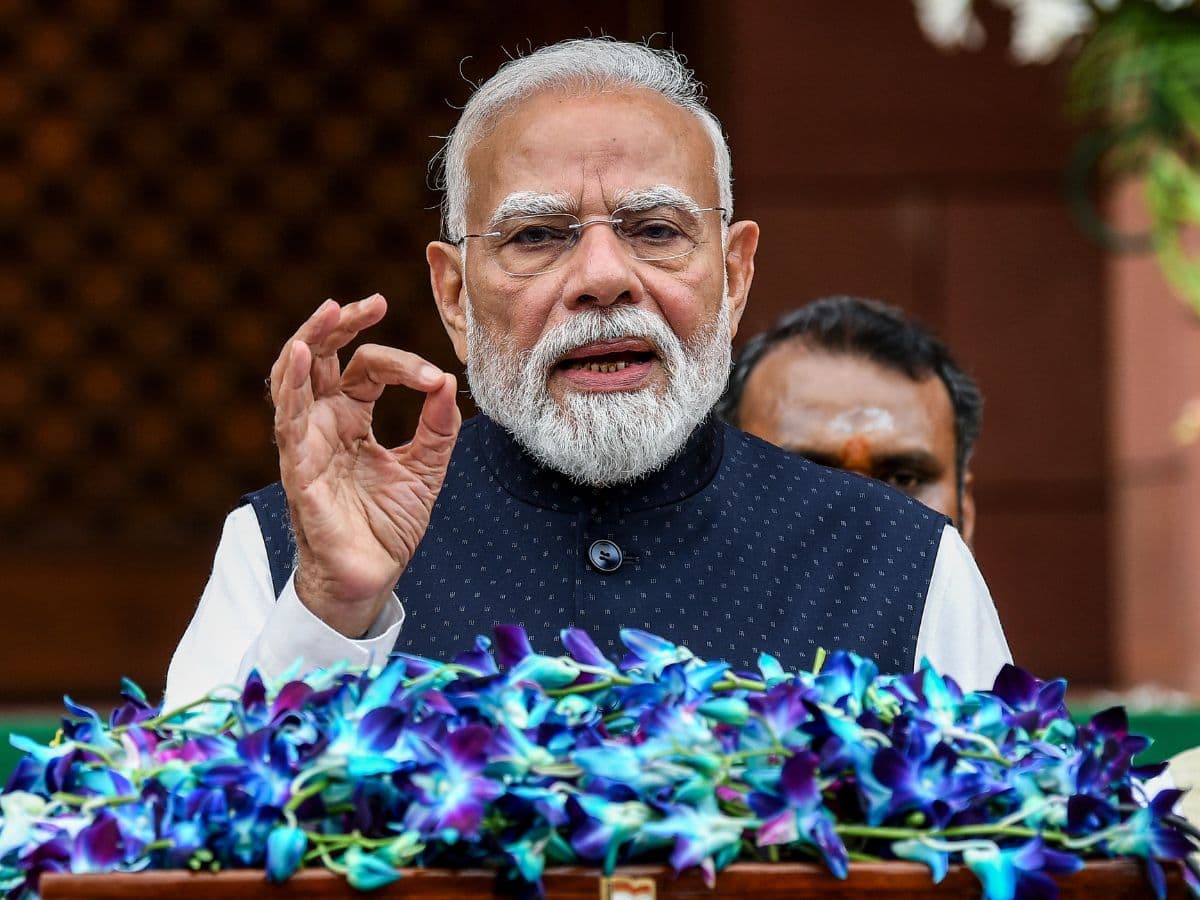 NEET पेपर लीक मामला: PM मोदी ने फास्ट-ट्रैक कोर्ट का ऐलान, छात्रों का प्रदर्शन जारी NEET पेपर लीक मामला: PM मोदी ने फास्ट-ट्रैक कोर्ट का ऐलान, छात्रों का प्रदर्शन जारी