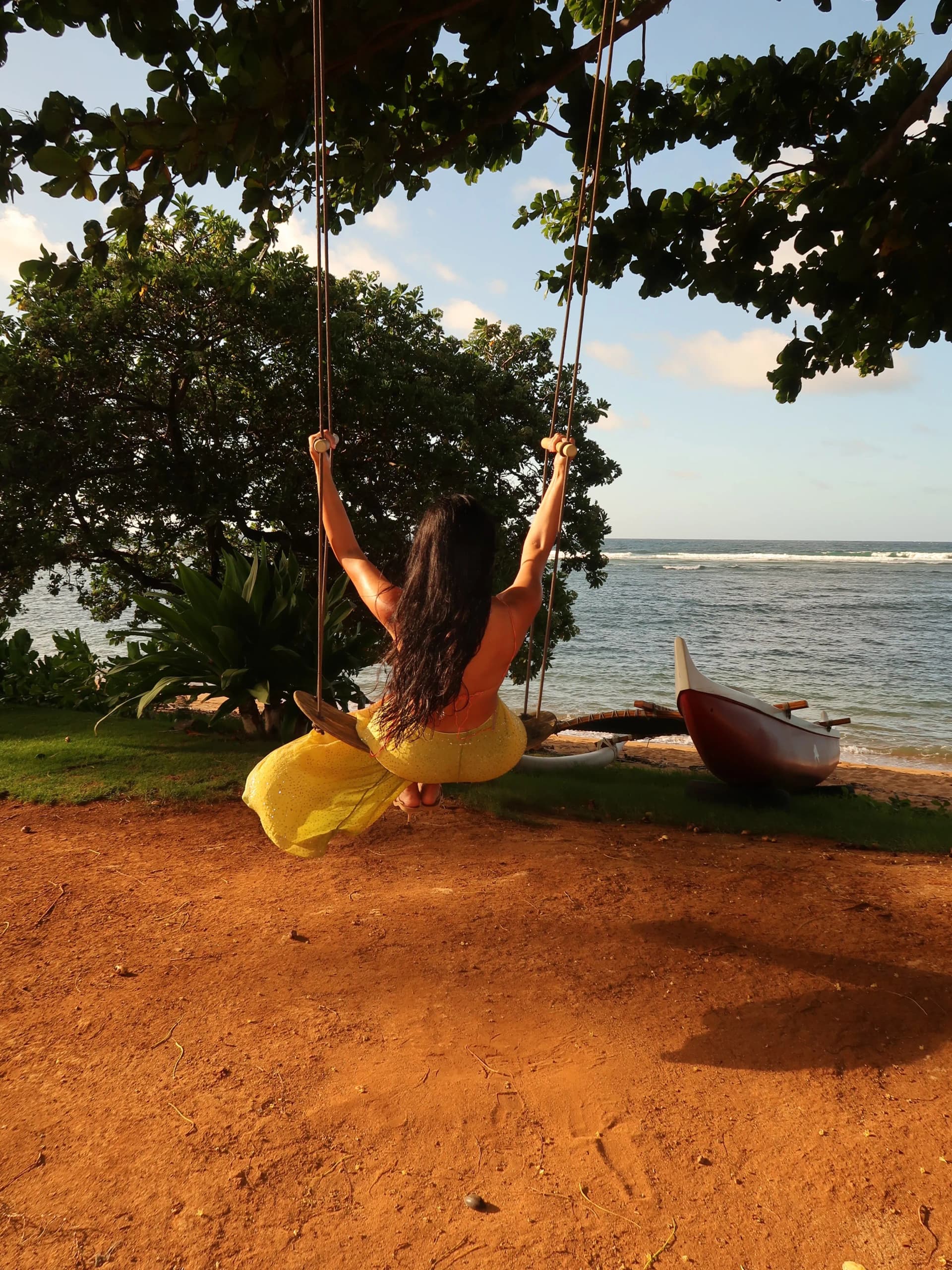 Kim Kardashian और Lewis Hamilton की Hawaii Vacation Photos वायरल, बीच पर दिखी रोमांटिक बॉन्डिंग Kim Kardashian और Lewis Hamilton की Hawaii Vacation Photos वायरल, बीच पर दिखी रोमांटिक बॉन्डिंग