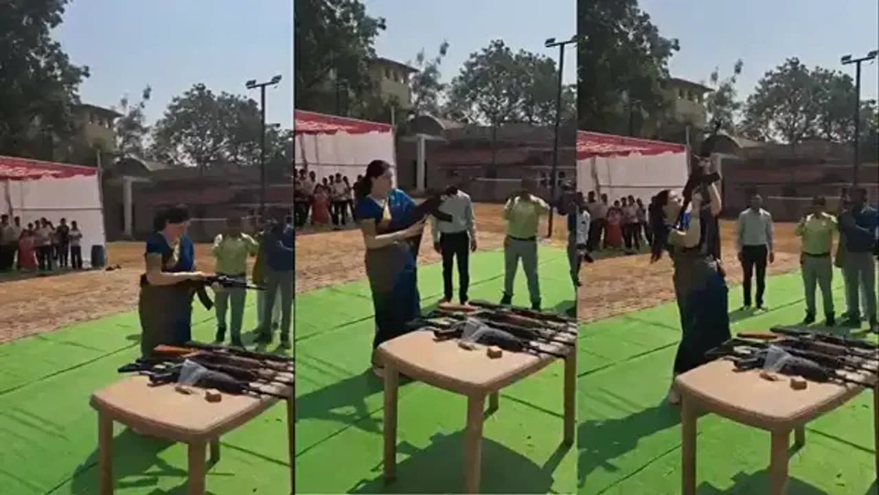 IPS अधिकारी अंकिता शर्मा का दशहरा वीडियो वायरल, AK-47 से फायरिंग करते दिखीं ‘लेडी सिंघम’ IPS अधिकारी अंकिता शर्मा का दशहरा वीडियो वायरल, AK-47 से फायरिंग करते दिखीं ‘लेडी सिंघम’