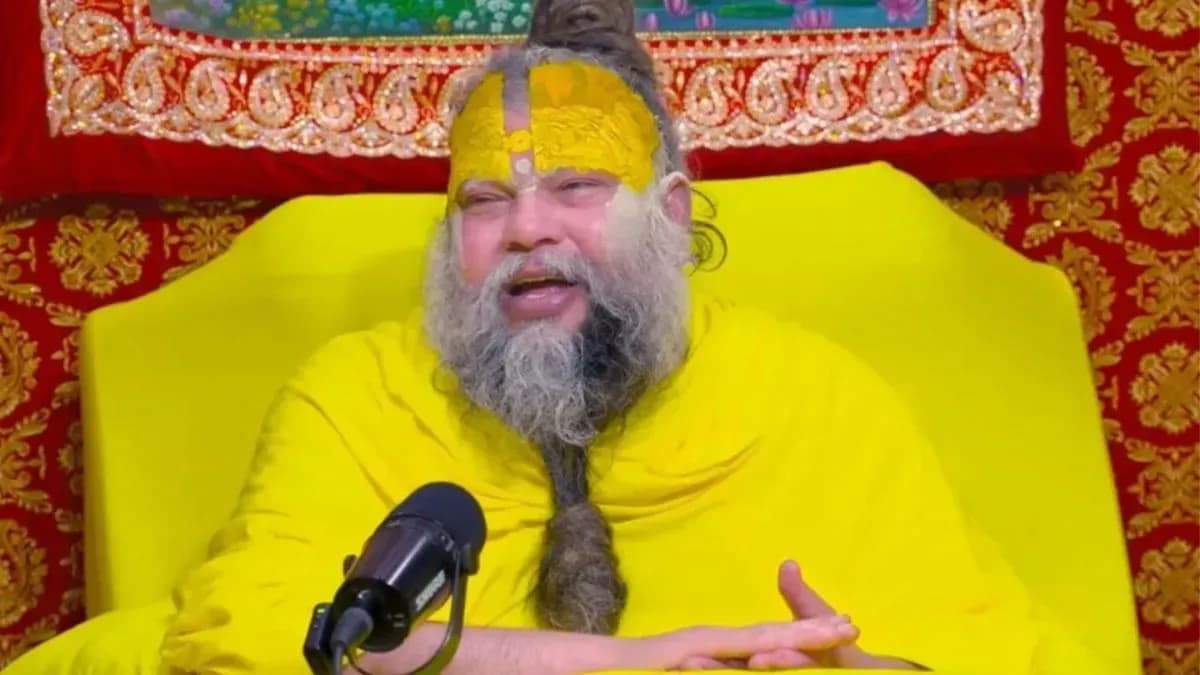 वृंदावन में भक्ति का पुनरागमन: जानिए क्यों थमी थी पूज्य प्रेमानंद जी महाराज की पदयात्रा और क्या था हालिया विवाद वृंदावन में भक्ति का पुनरागमन: जानिए क्यों थमी थी पूज्य प्रेमानंद जी महाराज की पदयात्रा और क्या था हालिया विवाद