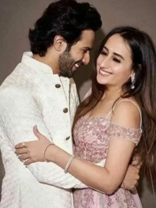 वरुण धवन और नताशा की वेडिंग ऐनिवर्सरी में ब्लैक ड्रेस मे नजर आई जान्हवी कपूर।