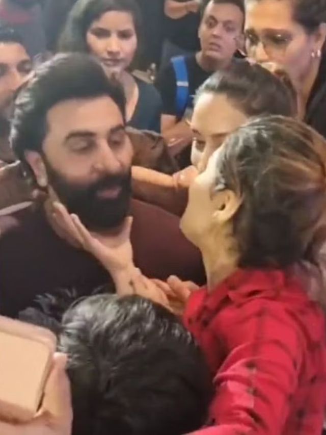 रणबीर कपूर को देख बेकाबू हुई फीमेल फैन।