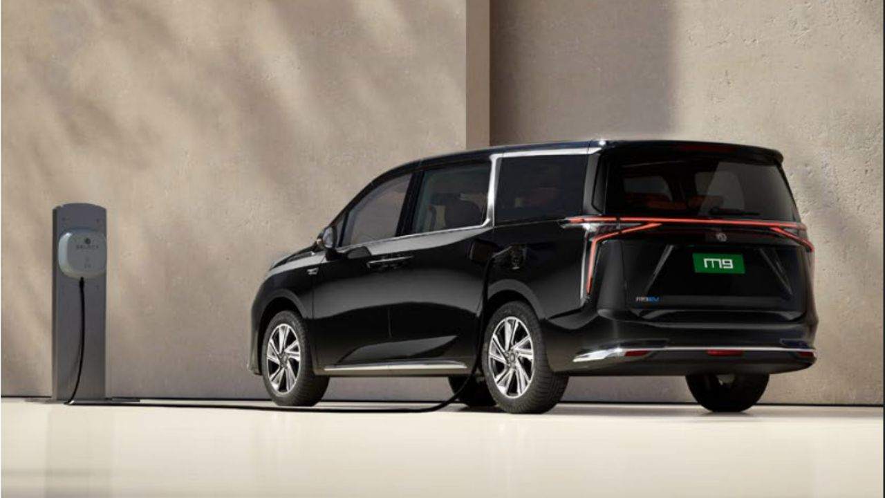 MG-M9-Electric-MPV