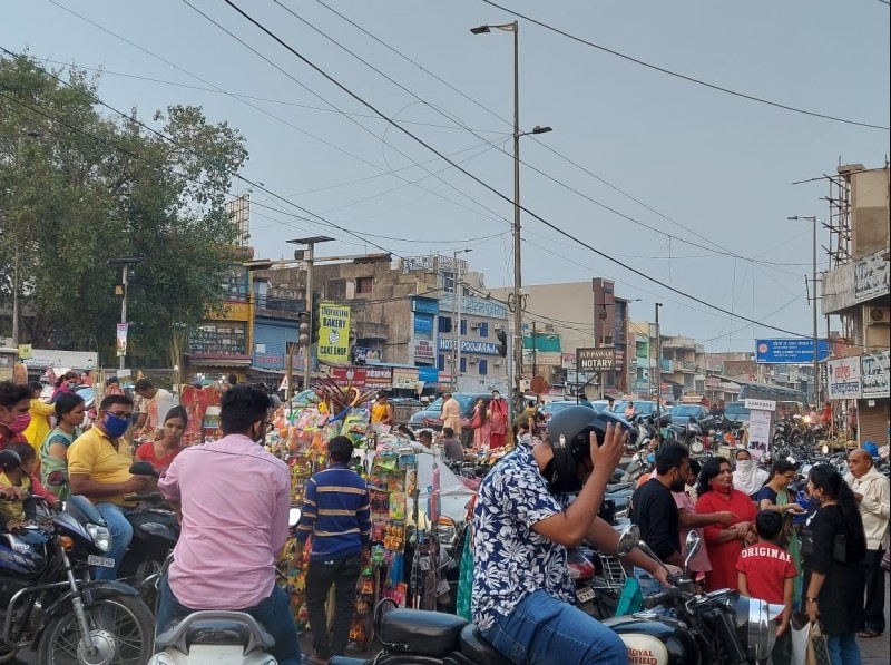 सब्जी व्यवसाइयों ने किया Bhopal की तीन प्रमुख सड़कों पर कब्जा।