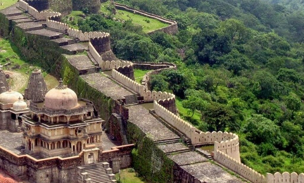 India में भी है दुनिया की सबसे बढ़ी दीवार