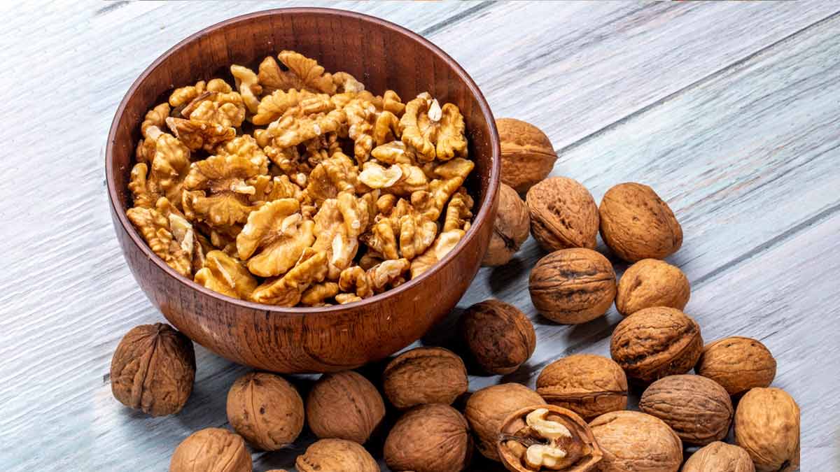 right way of eating walnuts for weight loss अखरोट का सेवन डाइट