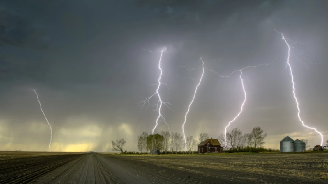 किसान सावधान: USDA ने बताया बम साइकलोन जैसी सर्दियों की तूफान की तैयारी करें