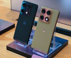 Motorola Signature का प्रीमियम डिजाइन और बिल्ड