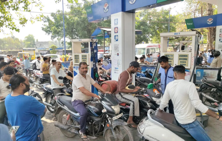 Crowds at Petrol Pumps