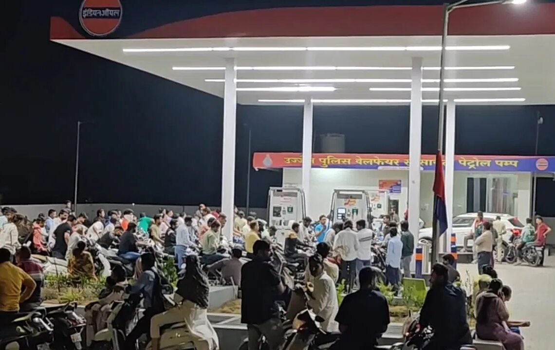 Crowds at Petrol Pumps