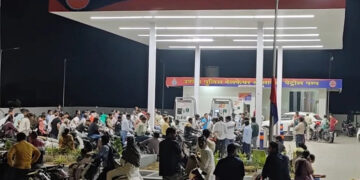 Crowds at Petrol Pumps