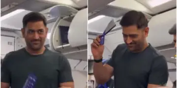 MS Dhoni ने हवाई जहाज में बनाया क्रिकेट स्टेडियम जैसा माहौल