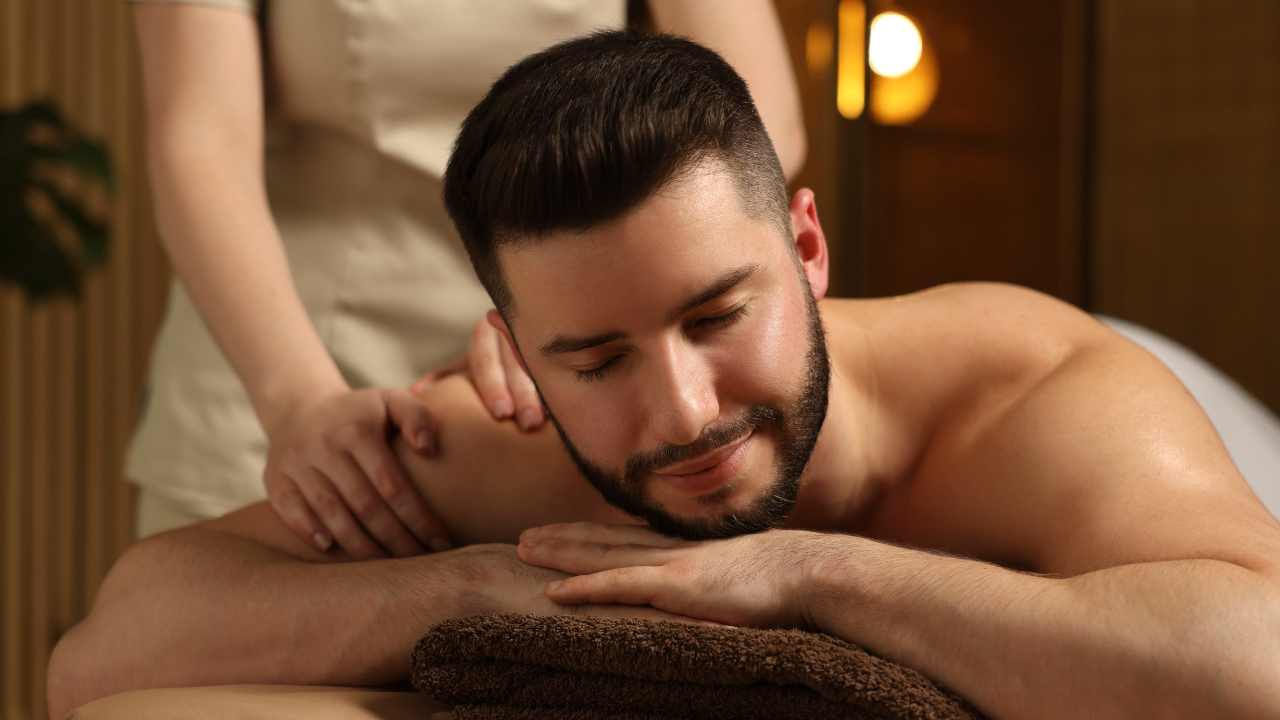 Massage बॉडी मसाज