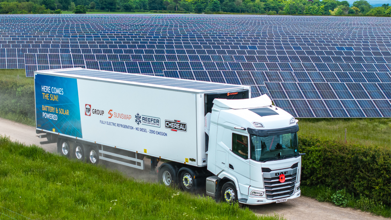 सोलर से चलने वाला रेफ्रिजरेटेड ट्रेलर
