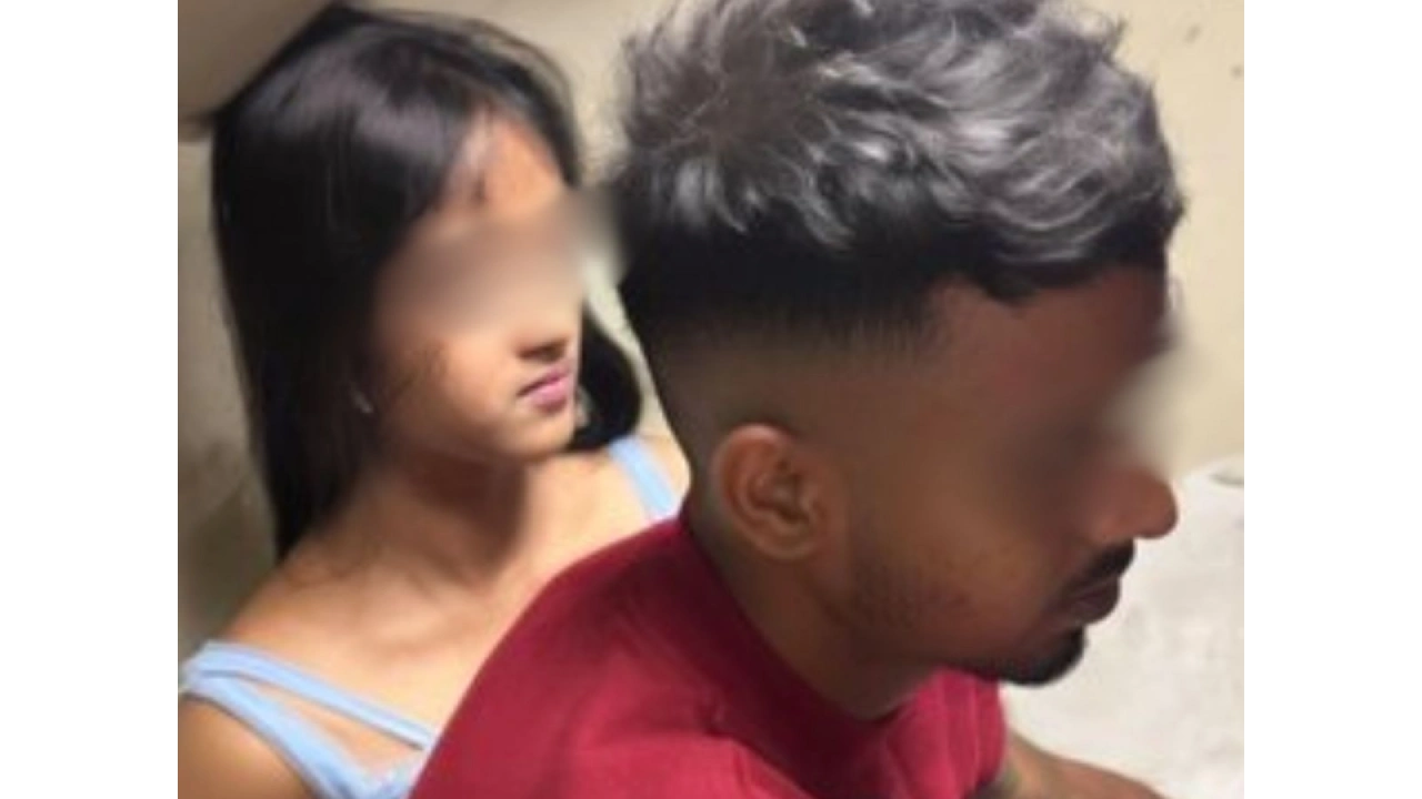 चलती ट्रेन में यौन संबंध 1 चलती ट्रेन में यौन संबंध