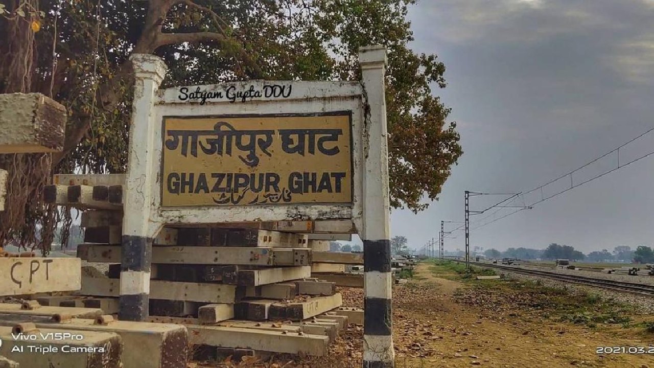 भारत का अनोखा रेलवे स्टेशन जहाँ ट्रेन के बाद नाव से करनी पड़ती थी यात्रा