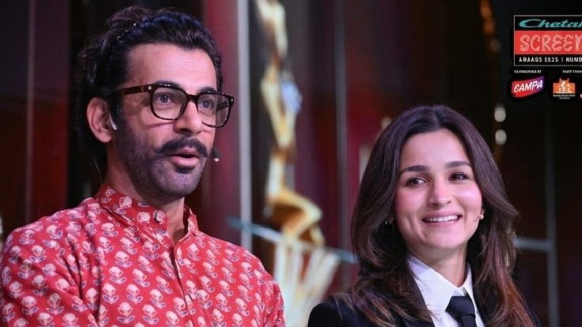 Alia bhatta award hosting आलिया भट्ट अवार्ड होस्टिंग
