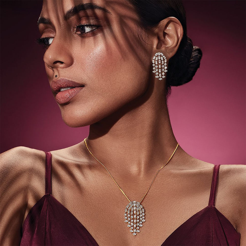 Tanishq भारत का सबसे ट्रस्टेड ज्वेलरी ब्रांड है। Tanishq भारत का सबसे ट्रस्टेड ज्वेलरी ब्रांड है।