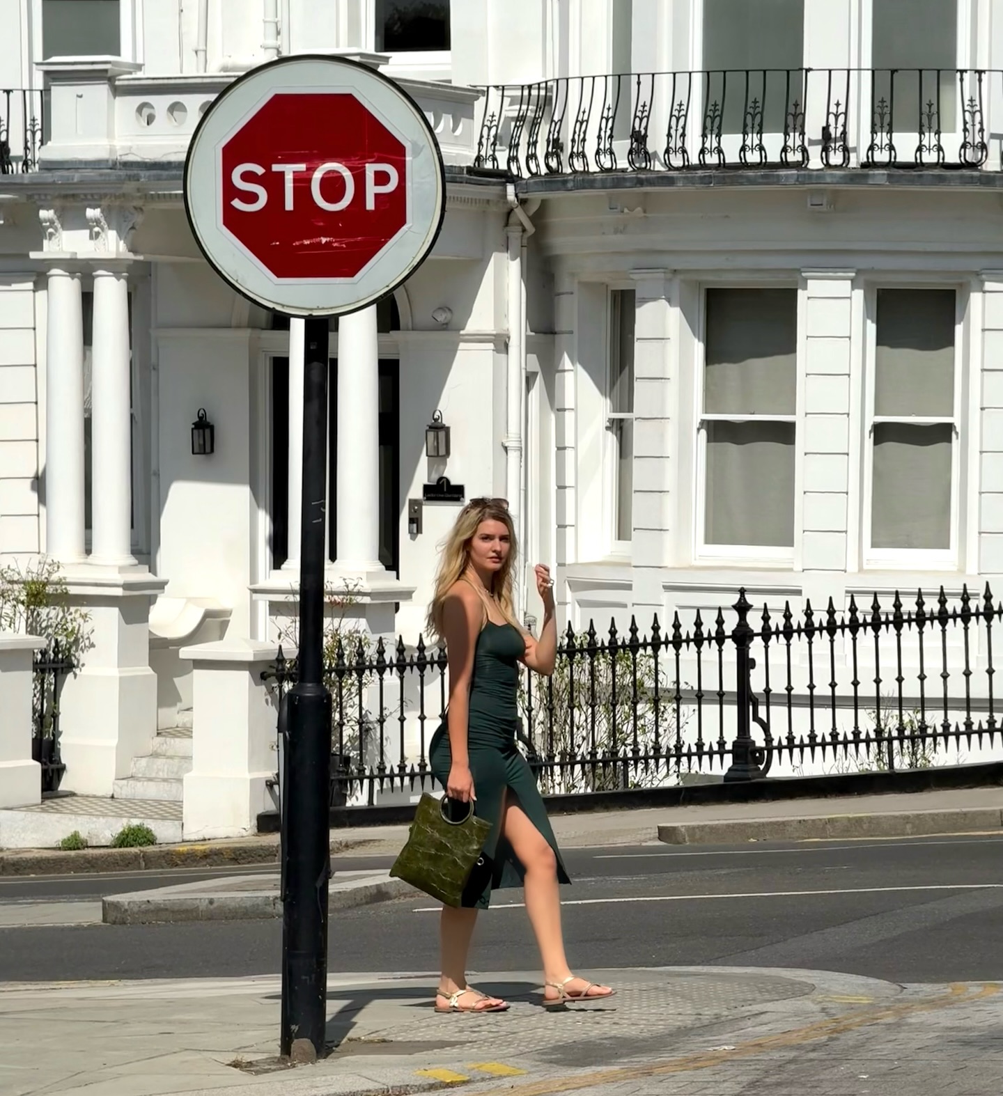 बाकी विदेशी व्लॉगर्स से क्यों अलग हैं Lizzalazz?