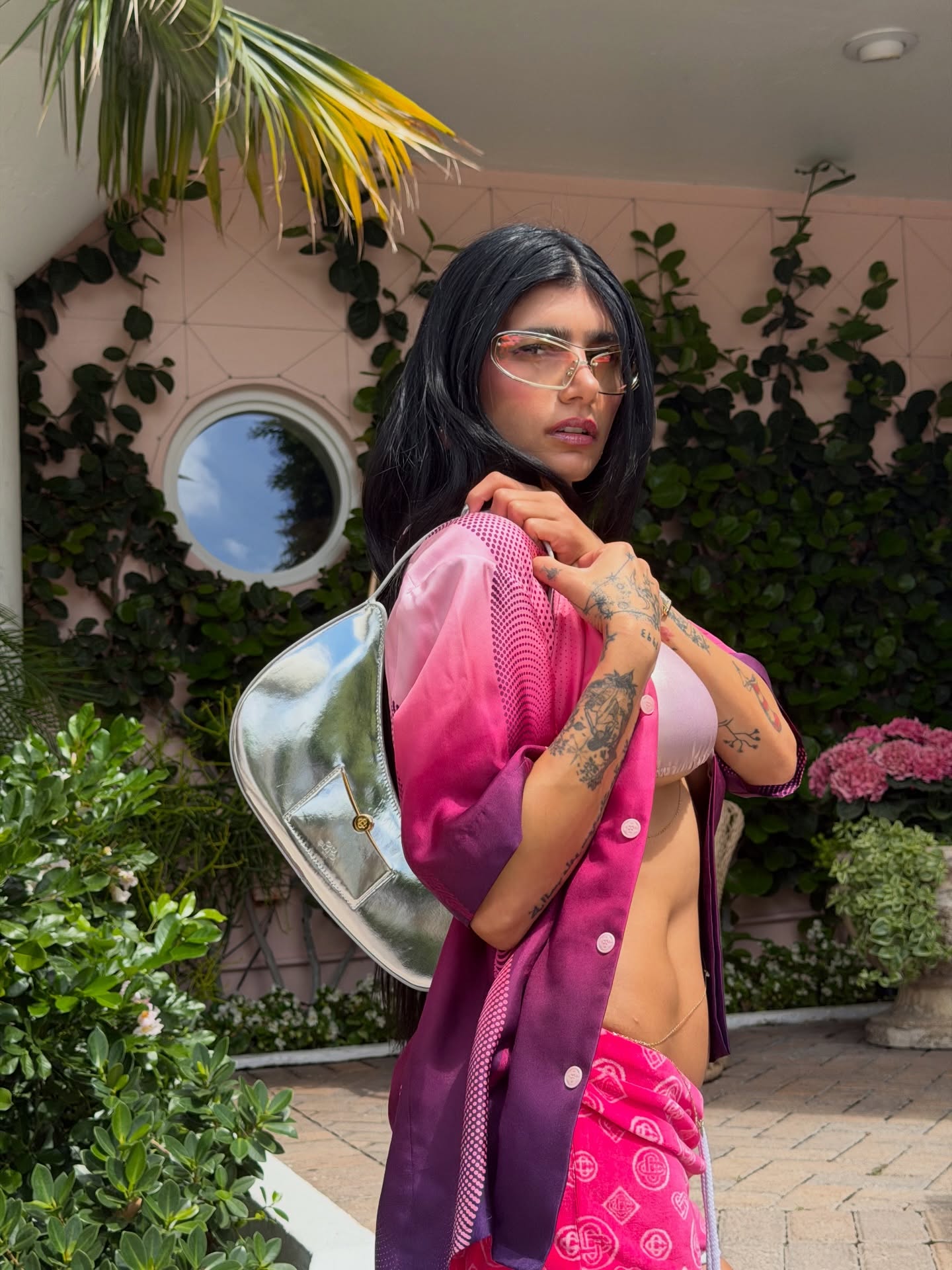 Mia Khalifa का नया पिंक लुक