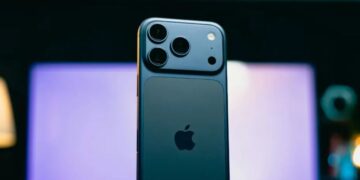 iPhone 18 Pro Display Leak: क्या iPhone 18 Pro में मिलेगी नई LTPO+ टेक्नोलॉजी? जानें कैसे बढ़ेगा बैटरी बैकअप