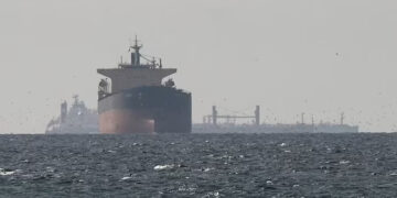 Strait of Hormuz Crisis: होर्मुज़ जलडमरूमध्य में अमेरिका का बड़ा सैन्य मिशन, 15,000 सैनिक और 100 विमान तैनात!