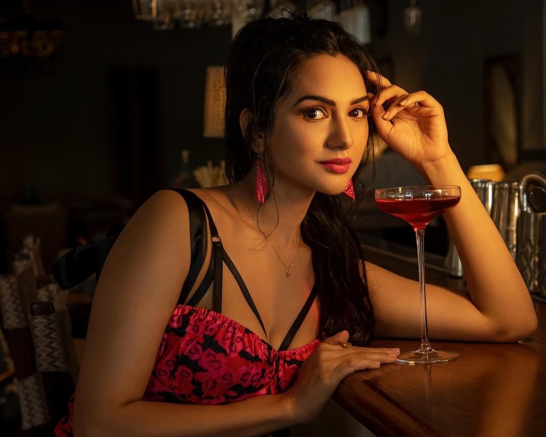 Akanksha chamola hot